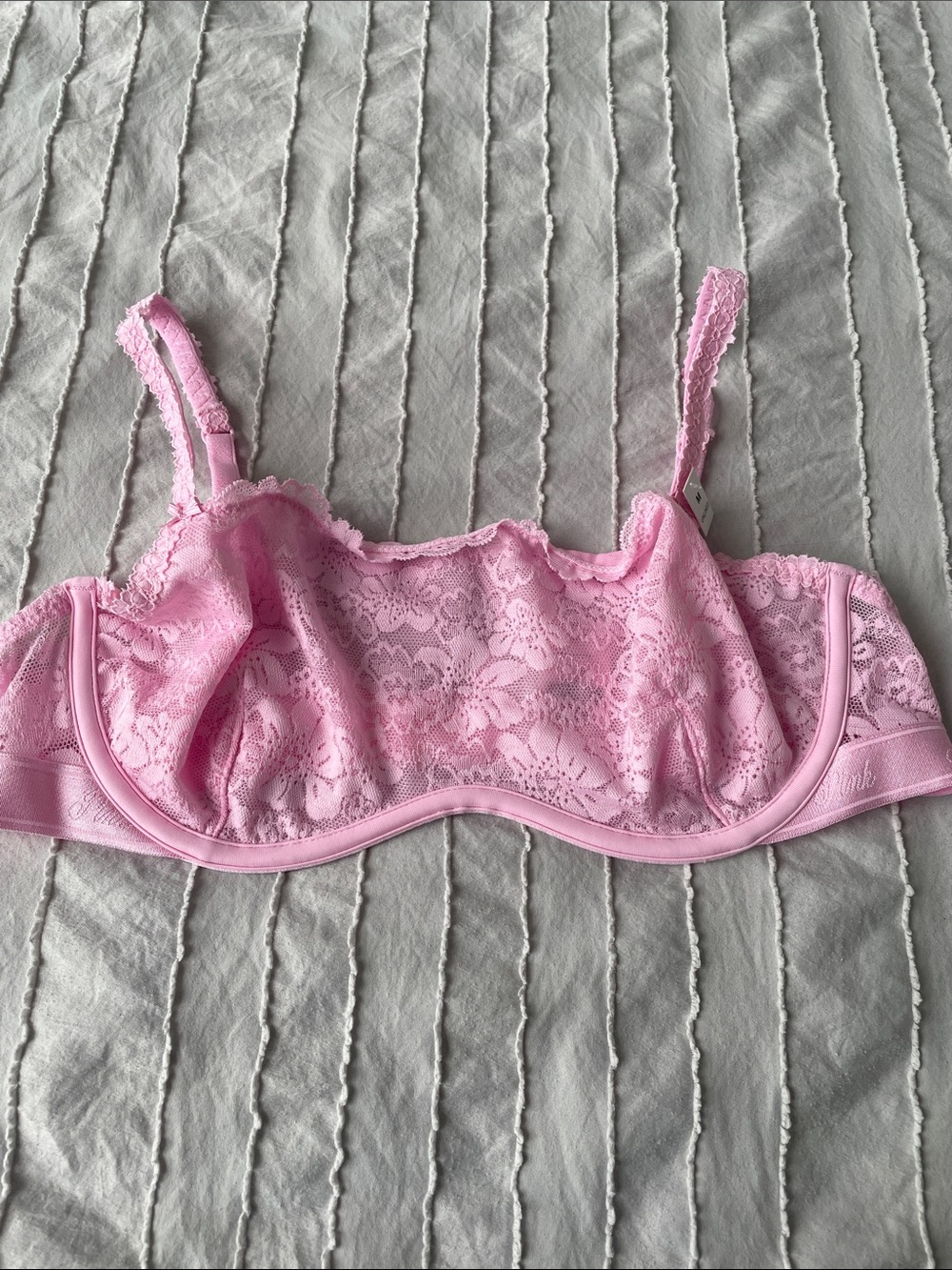 New With Tags Victoria’s Secret PINK Medium light pink lace wired bandeau bra